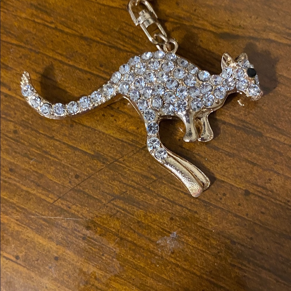 Cute Kangaroo Keychain - Picture 2 of 5